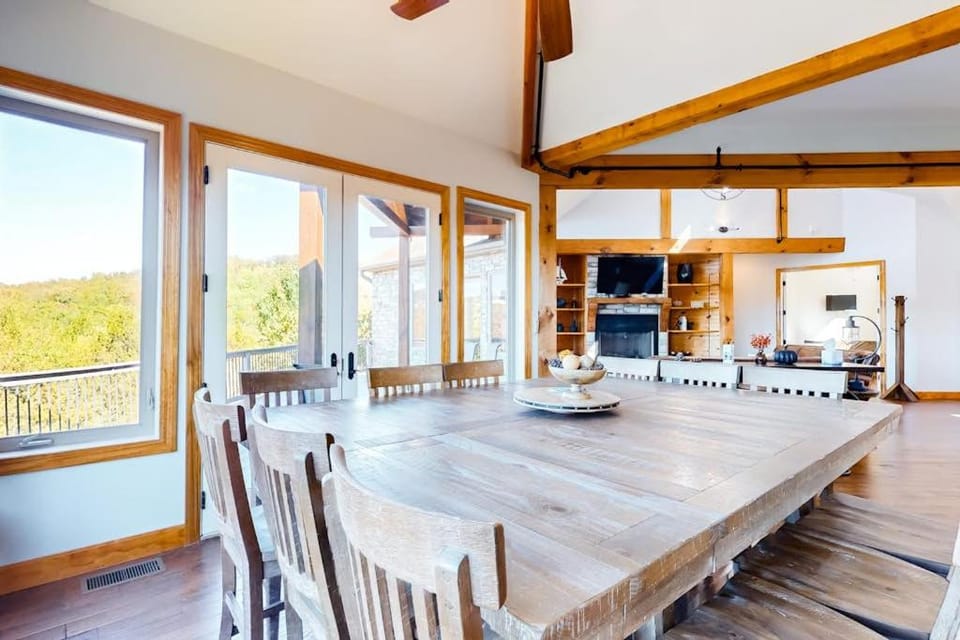 Treetop View Sanctuary House in Branson