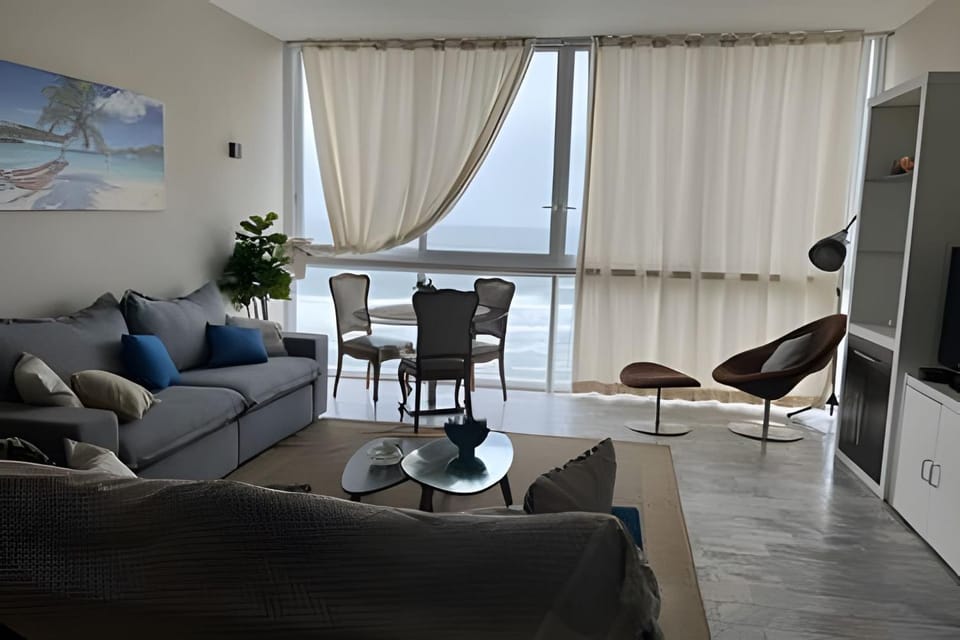 Apto vista mar em Pitangueiras, Guarujá House in State of São Paulo