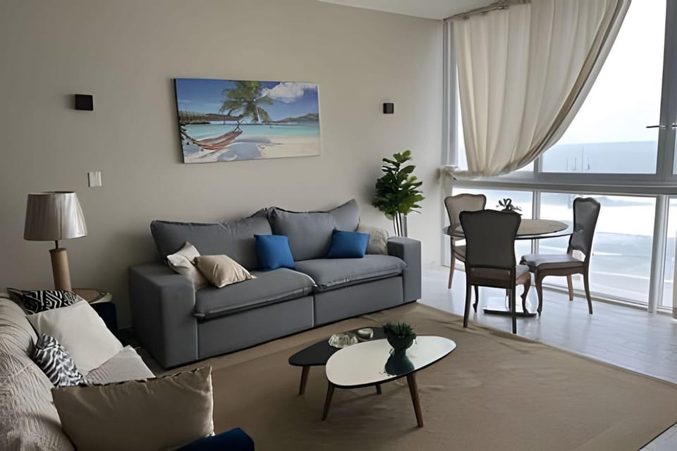 Apto vista mar em Pitangueiras, Guarujá House in State of São Paulo