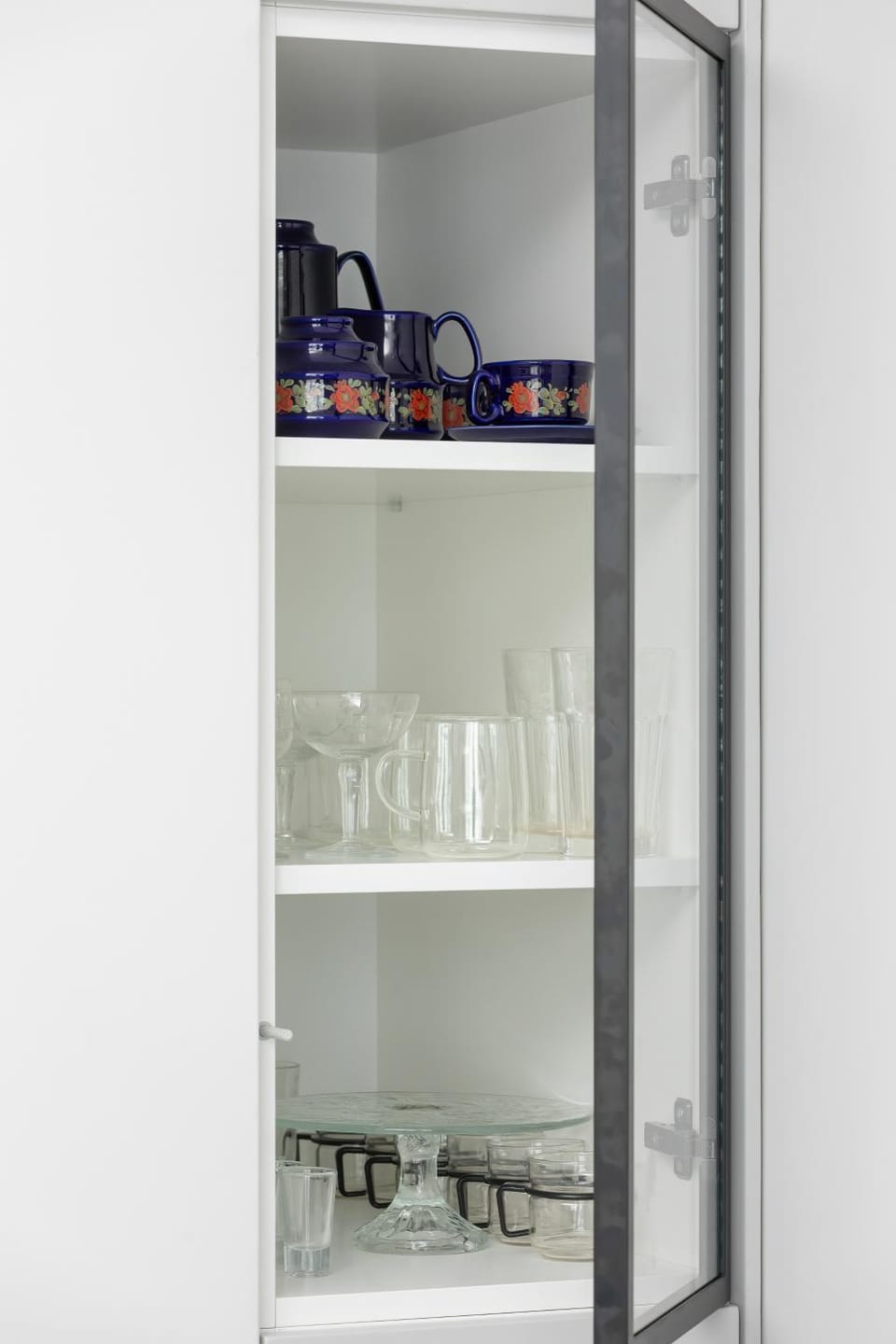 Kitchen or kitchenette, oven, wardrobe