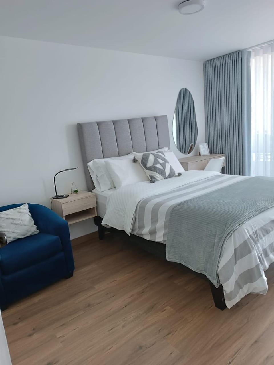Bed, Photo of the whole room, Seating area, Bedroom