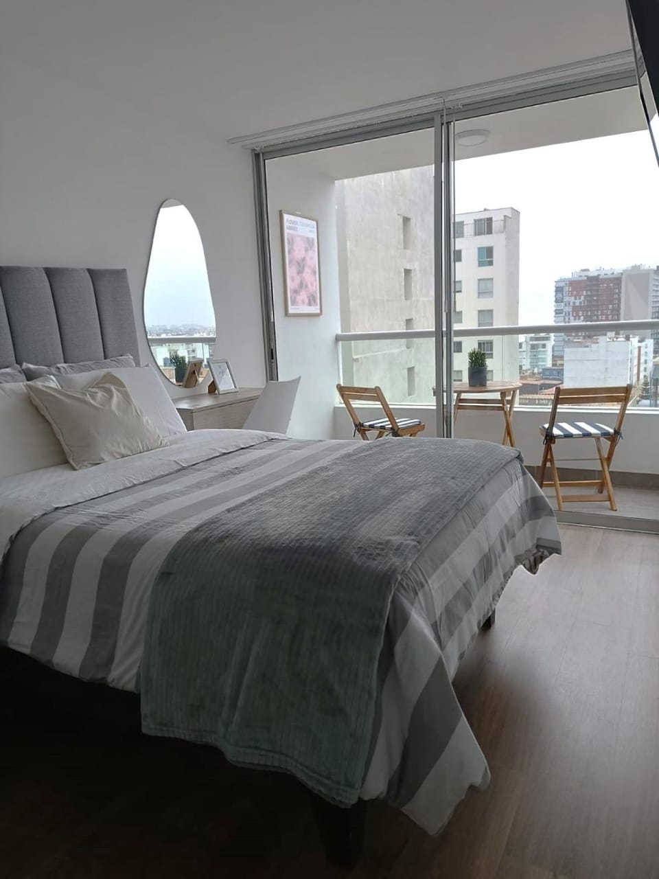 Bed, View (from property/room), Balcony/Terrace, Photo of the whole room, Seating area, Bedroom
