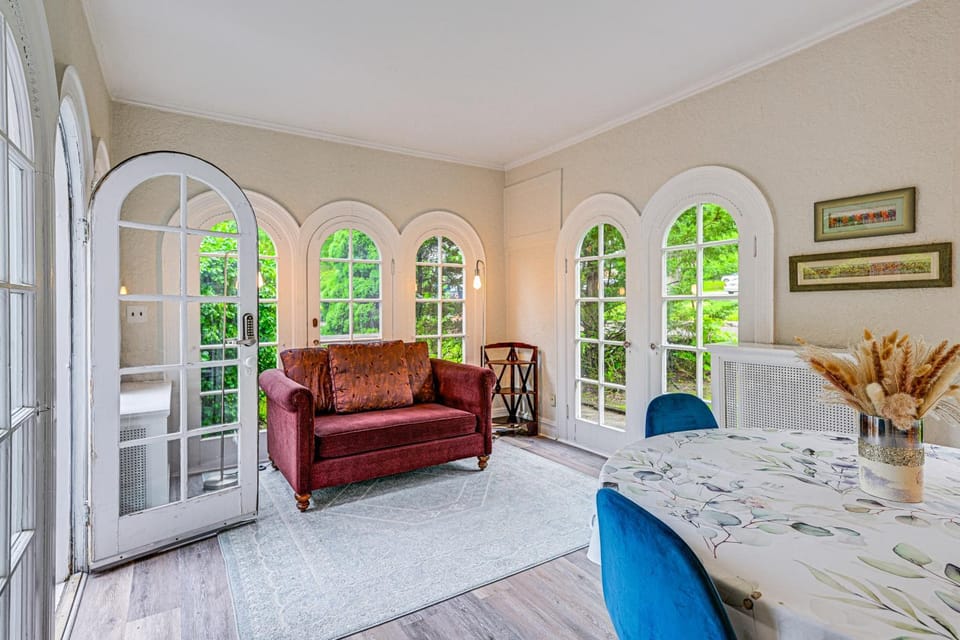 Walk to Harbor! Historic Mamaroneck Guest House Apartment in Westchester County
