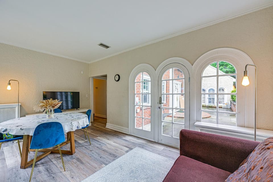 Walk to Harbor! Historic Mamaroneck Guest House Apartment in Westchester County