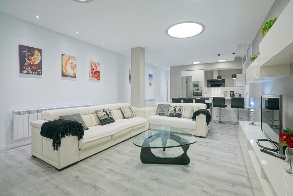 Facade/entrance, Living room, Dining area