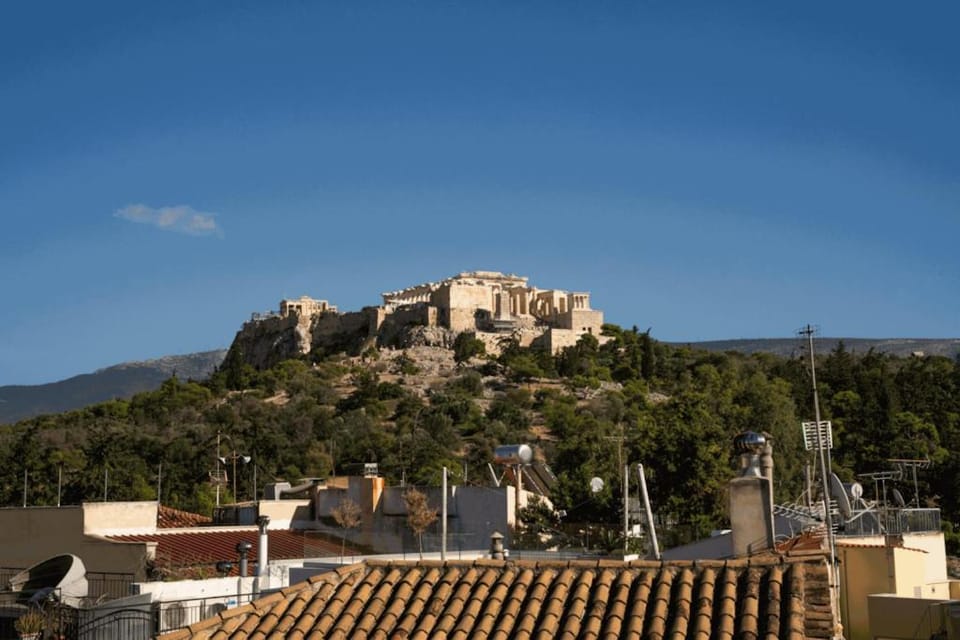 Sigma Acropolis Upstairs Apartment in Athens