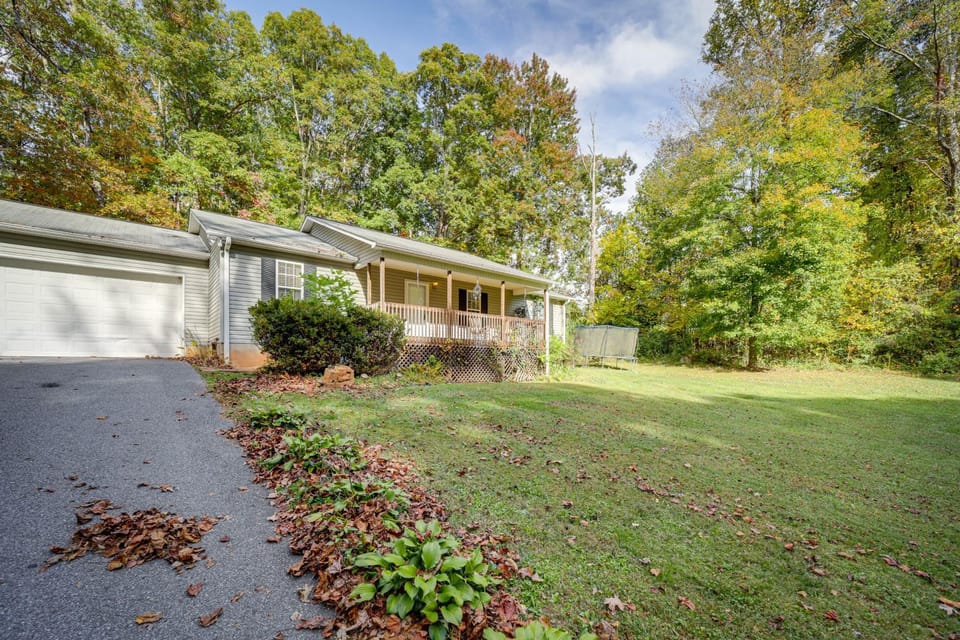 Candler Home with Large Deck Hike, Bike and Unwind! House in Upper Hominy