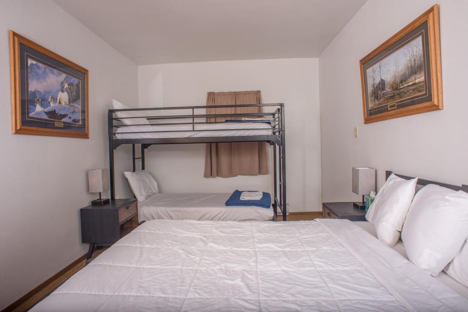 HTR Black Hills Resort House in Pennington County