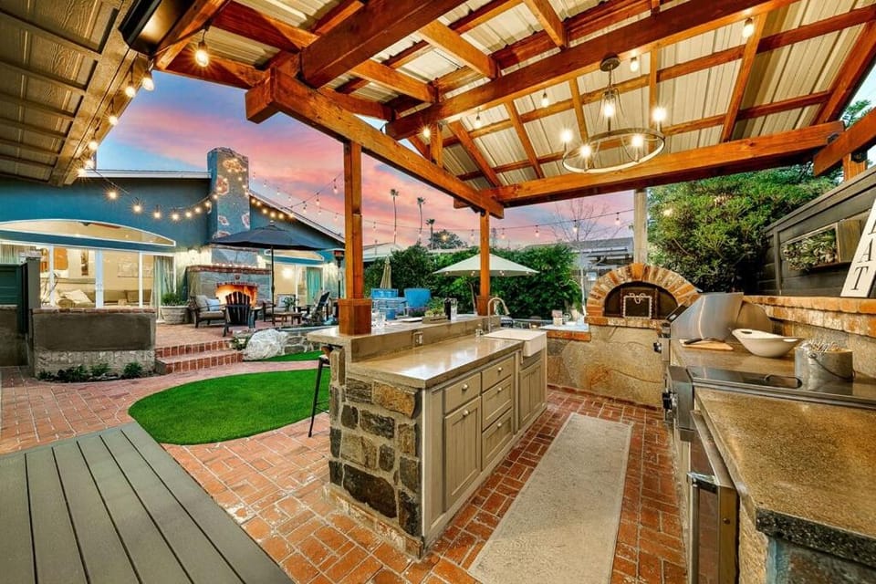 Patio, Natural landscape, BBQ facilities, Garden, Seating area, Dining area, Garden view