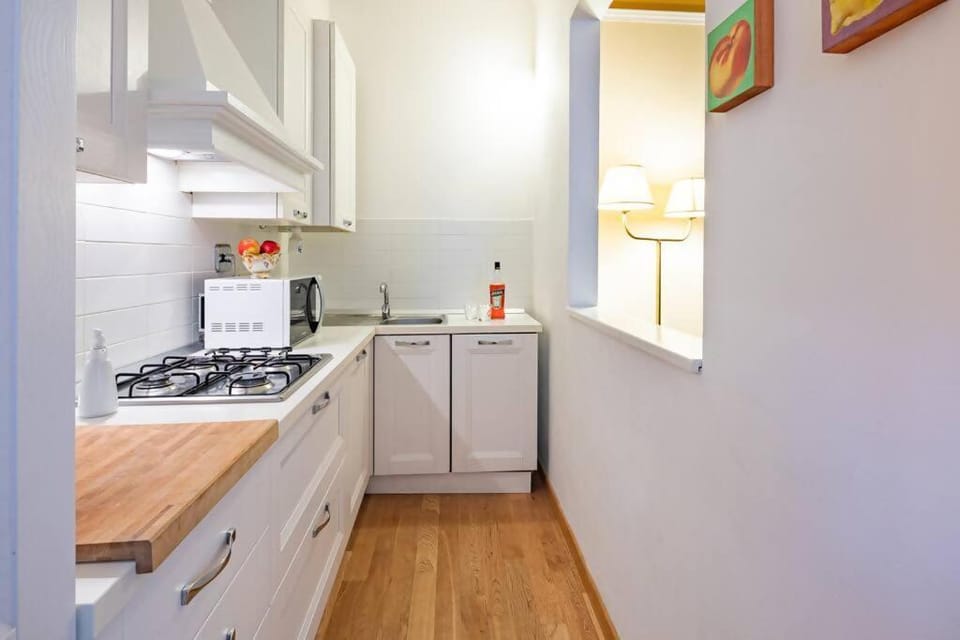 Kitchen or kitchenette, dishwasher, stove