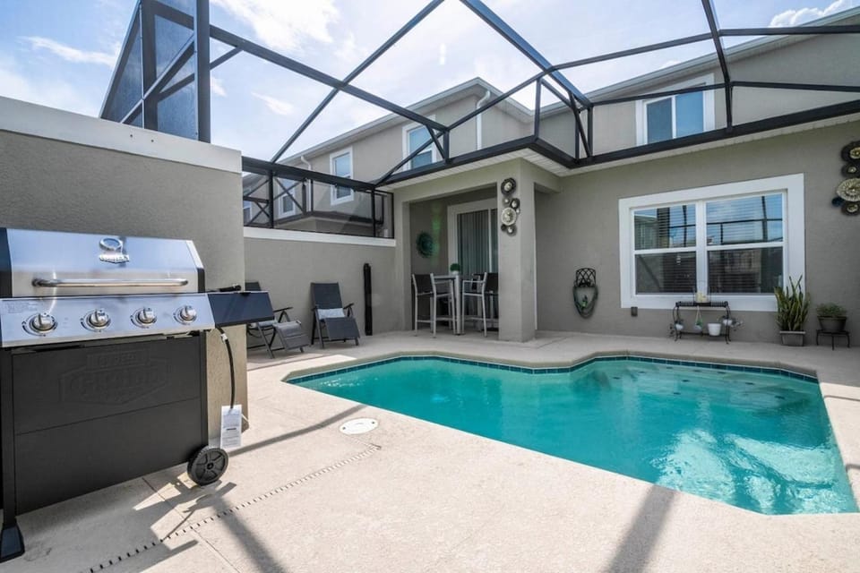Patio, Pool view, young children, Family