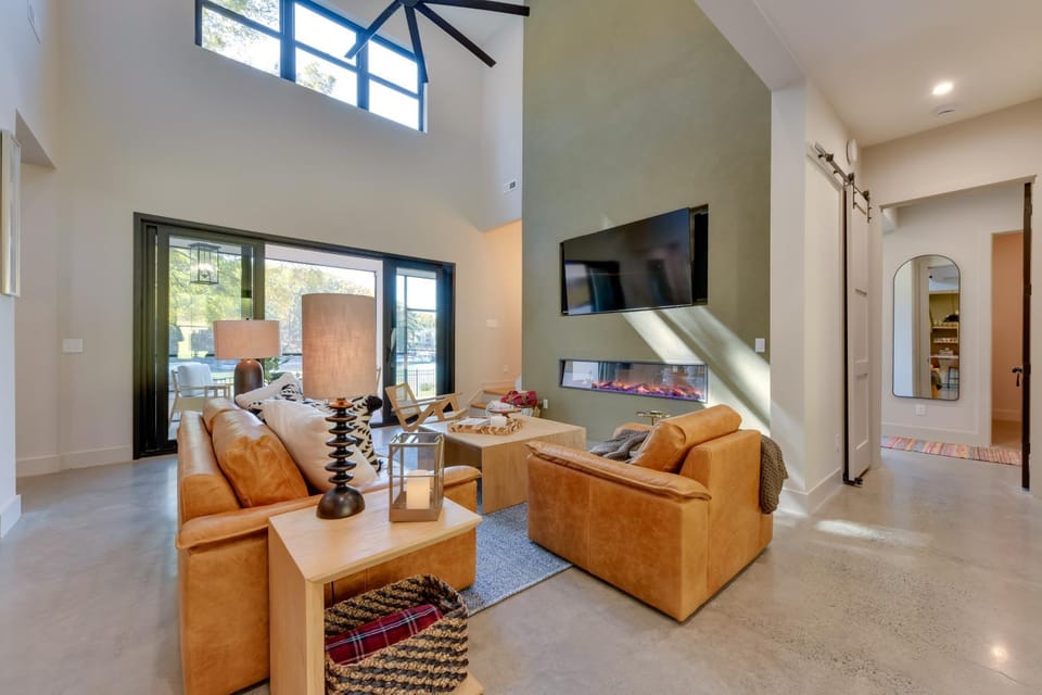 The Retreat at Lake Norman: Boat Dock & Pool! House in Mooresville