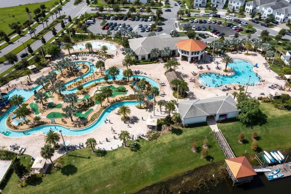 Neighbourhood, Pool view