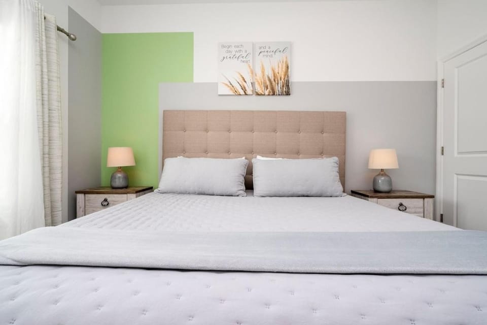 Bed, Photo of the whole room