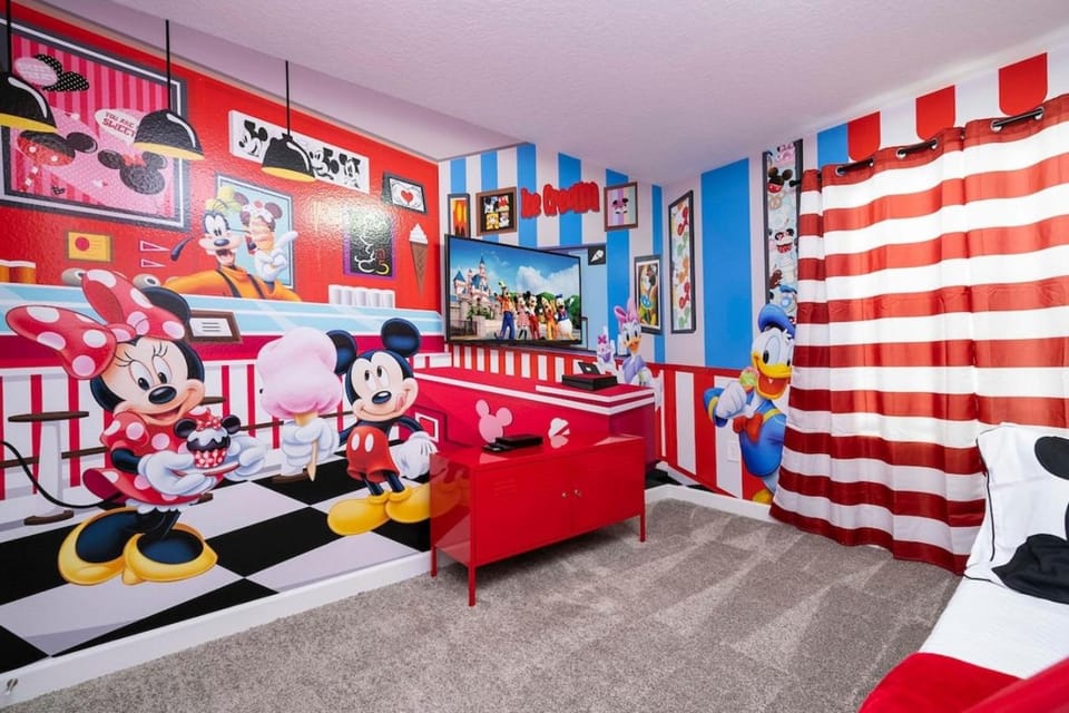 Photo of the whole room, bunk bed