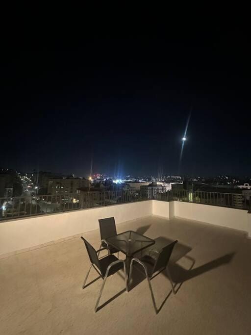cozy rooftop near al services 24 Apartment in Africa