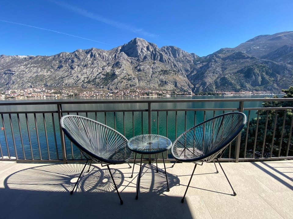 Balcony/Terrace, Mountain view