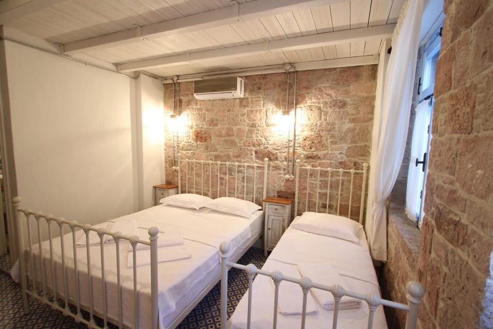 Bathroom, Continental breakfast, Family