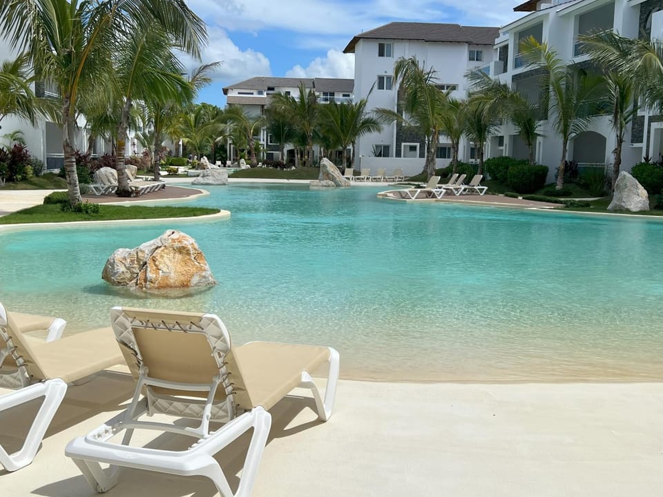 Garden, Garden view, Pool view, Swimming pool, sunbed