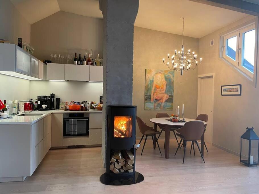 Coffee/tea facilities, Kitchen or kitchenette, Dining area, flat iron, pet friendly, stove