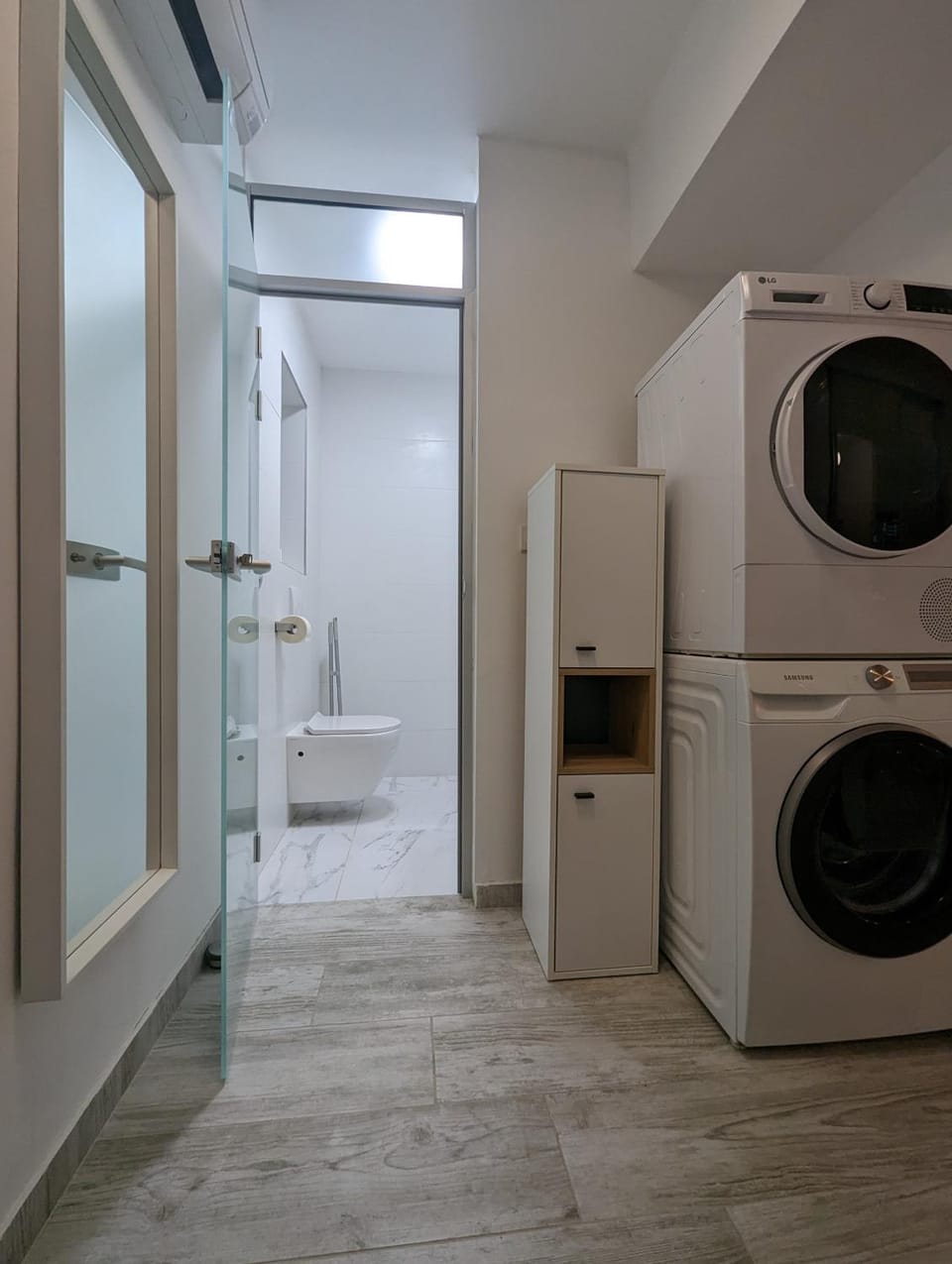 Shower, Bathroom, washing machine, dryer