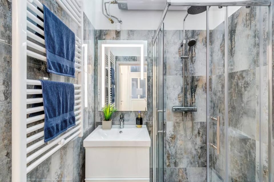 Modern Luxe Retreat Apartment in Budapest
