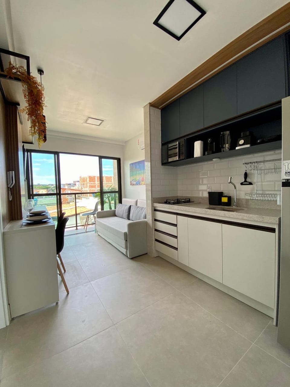 Kitchen or kitchenette, minibar, stove