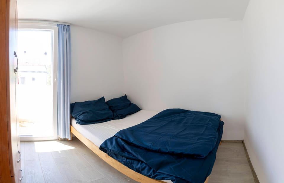 Property building, Bed, Balcony/Terrace