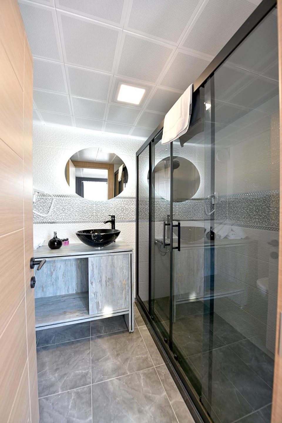 Shower, Bathroom, Area and facilities