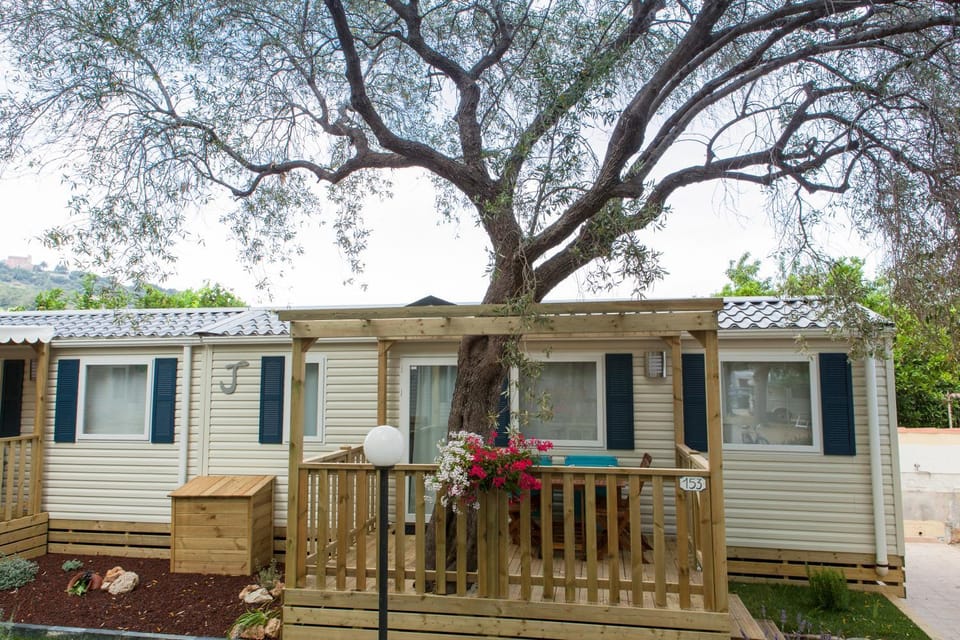 Property building, Balcony/Terrace