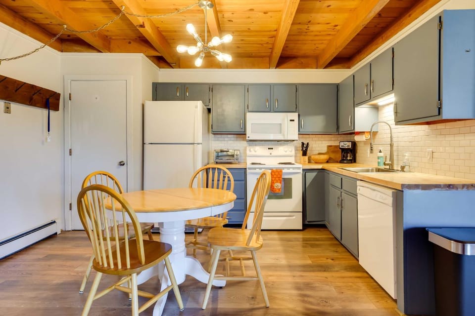 Mtn-View Condo w/ Community Perks in Silverthorne House in Wildernest