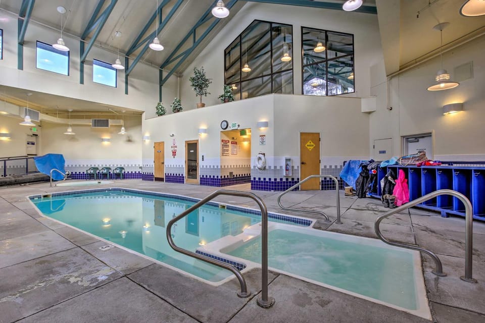 Mtn-View Condo w/ Community Perks in Silverthorne House in Wildernest