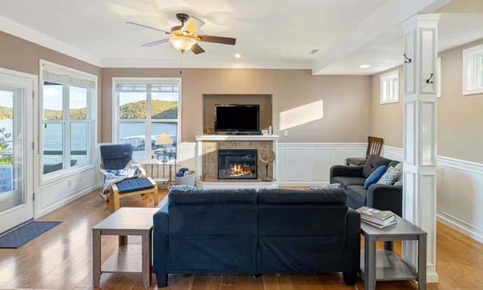 Amber Waters Hideaway House in Lake of the Ozarks