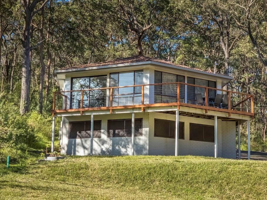 Property building, Natural landscape, Balcony/Terrace, Garden view