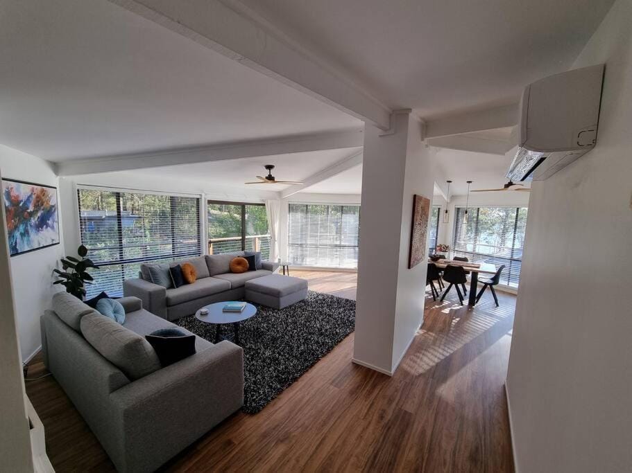 Communal lounge/ TV room, Living room, air conditioner