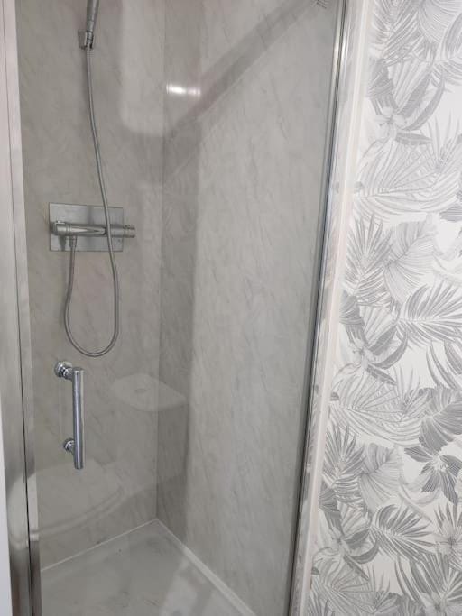 V13 Idéal Pro, Université, Evalley, proche grands axes Apartment in Cambrai