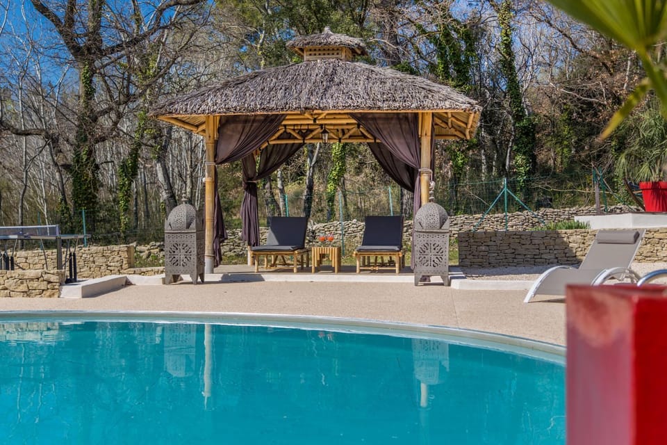 El Sama-In , Piscine chauffée House in L'Isle-sur-la-Sorgue