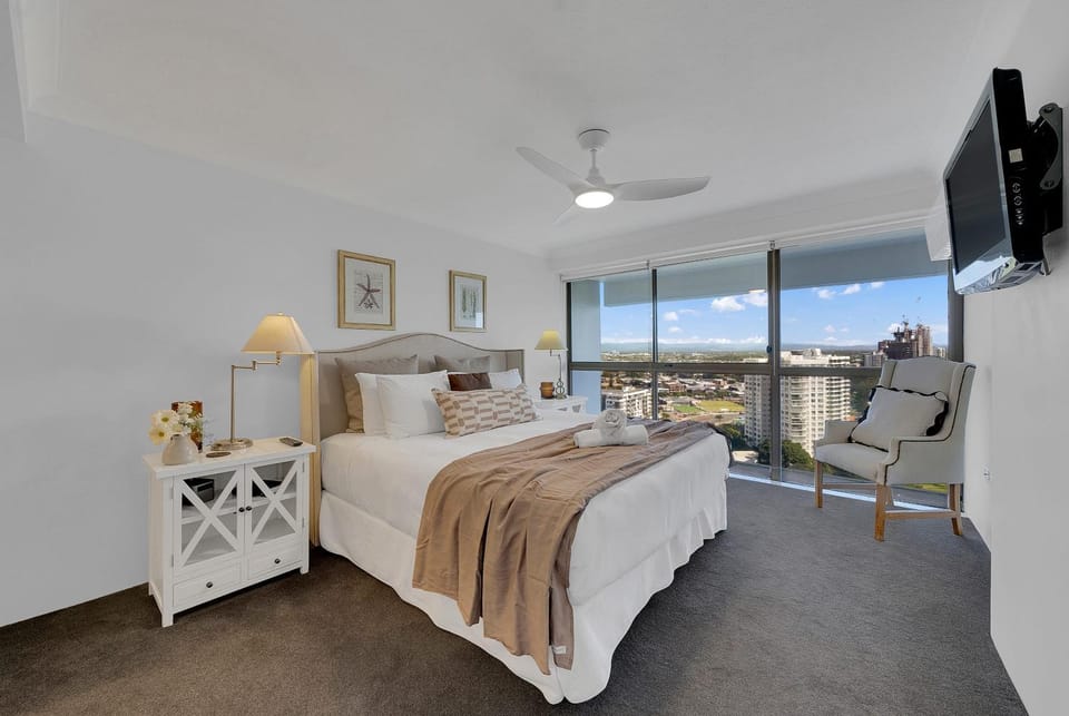 Bed, TV and multimedia, Bedroom