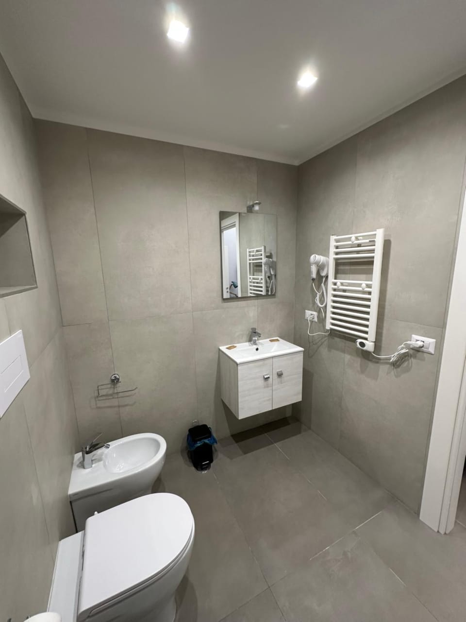 Shower, Toilet, Bathroom, bidet, towels