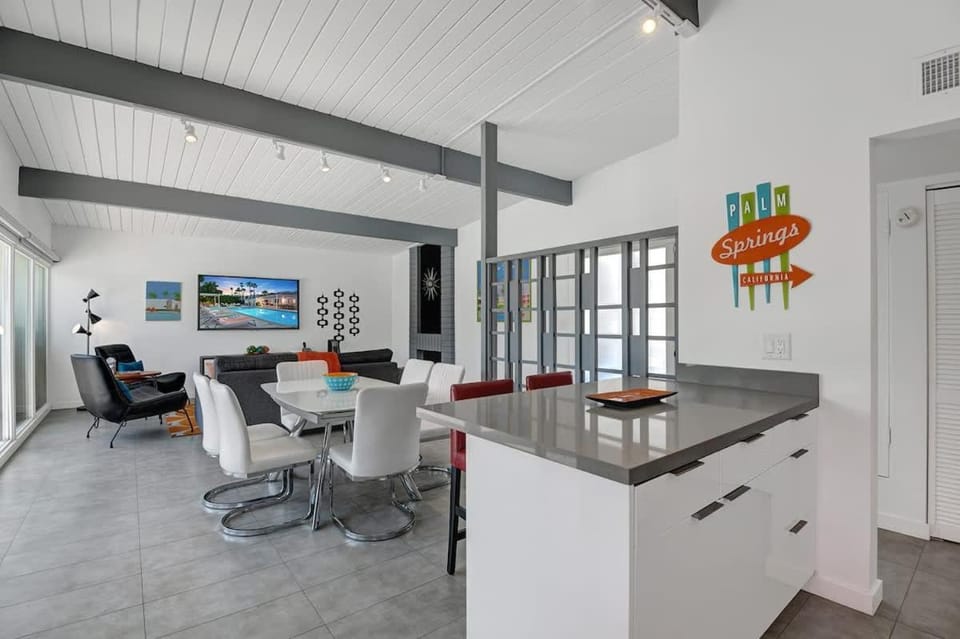 The Happy House - Alice Lodging House in Palm Springs