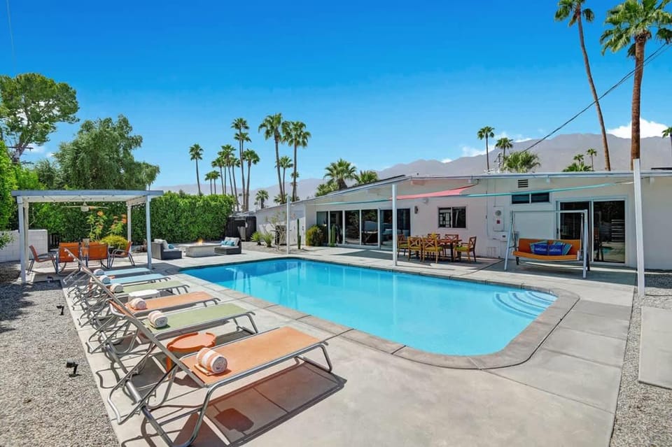 The Happy House - Alice Lodging House in Palm Springs