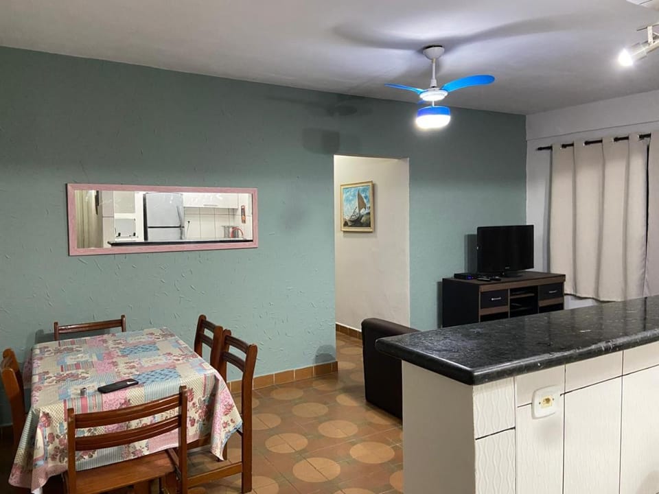 APTO EM SÃO VICENTE, PRAIA ITARARÉ, À UMA QUADRA DA PRAIA, 2 quartos, ÓTIMA LOCALIZAÇÃO Apartment in Santos