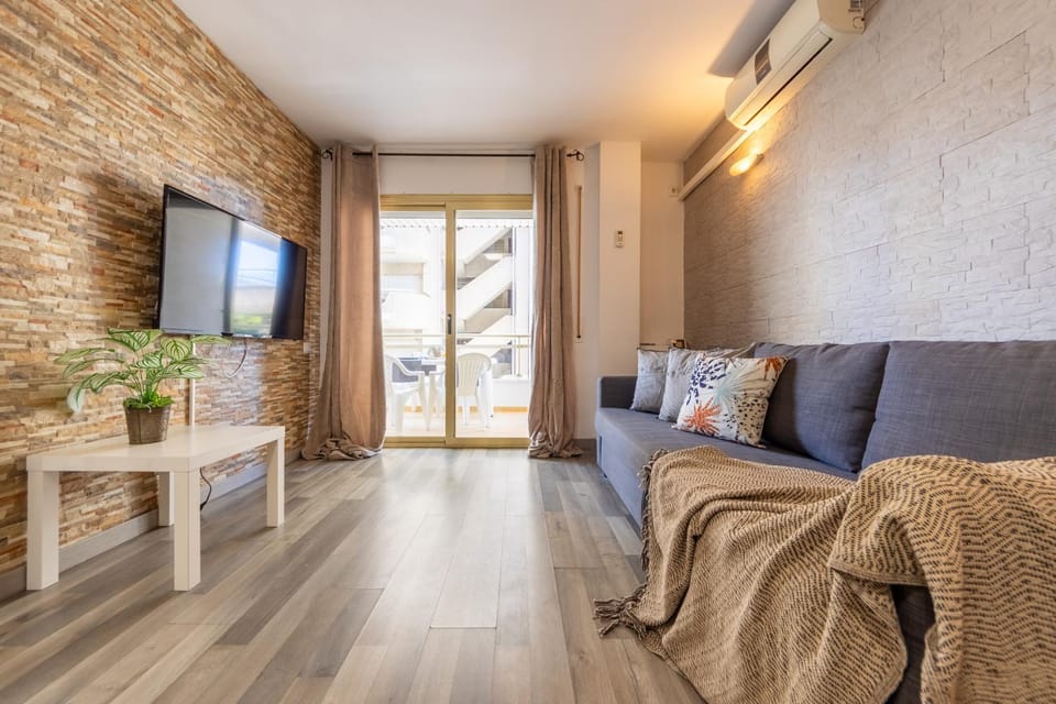 TV and multimedia, Seating area, air conditioner