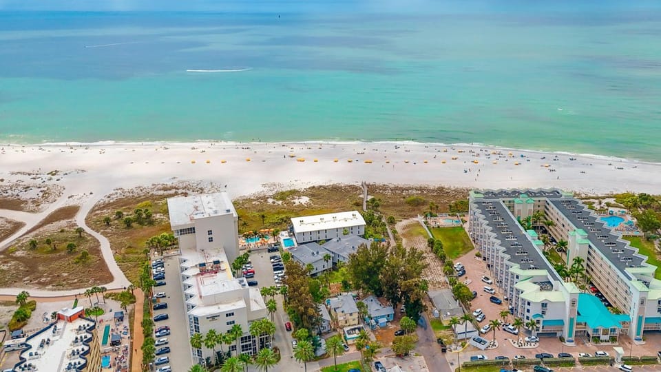Treasure Island Beach Time Sleeps 22 House in Treasure Island