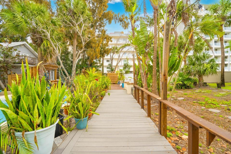 Treasure Island Beach Time Sleeps 22 House in Treasure Island