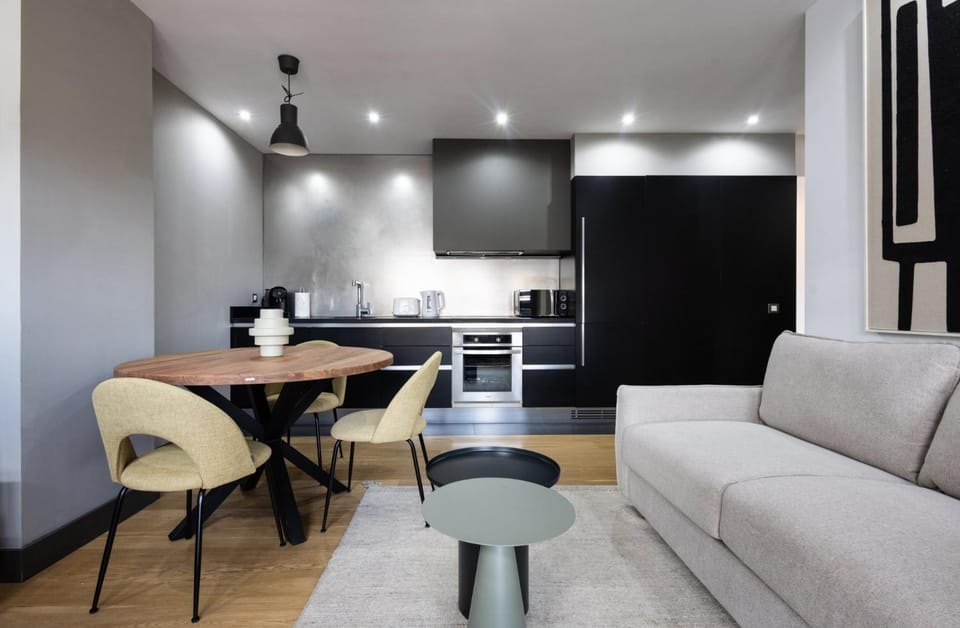 Kitchen or kitchenette, Living room, Dining area, oven