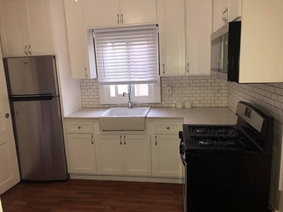 DTLA Oasis Private Bedroom with Exclusive Laundry - Steps to the Heartbeat of LA House in Echo Park