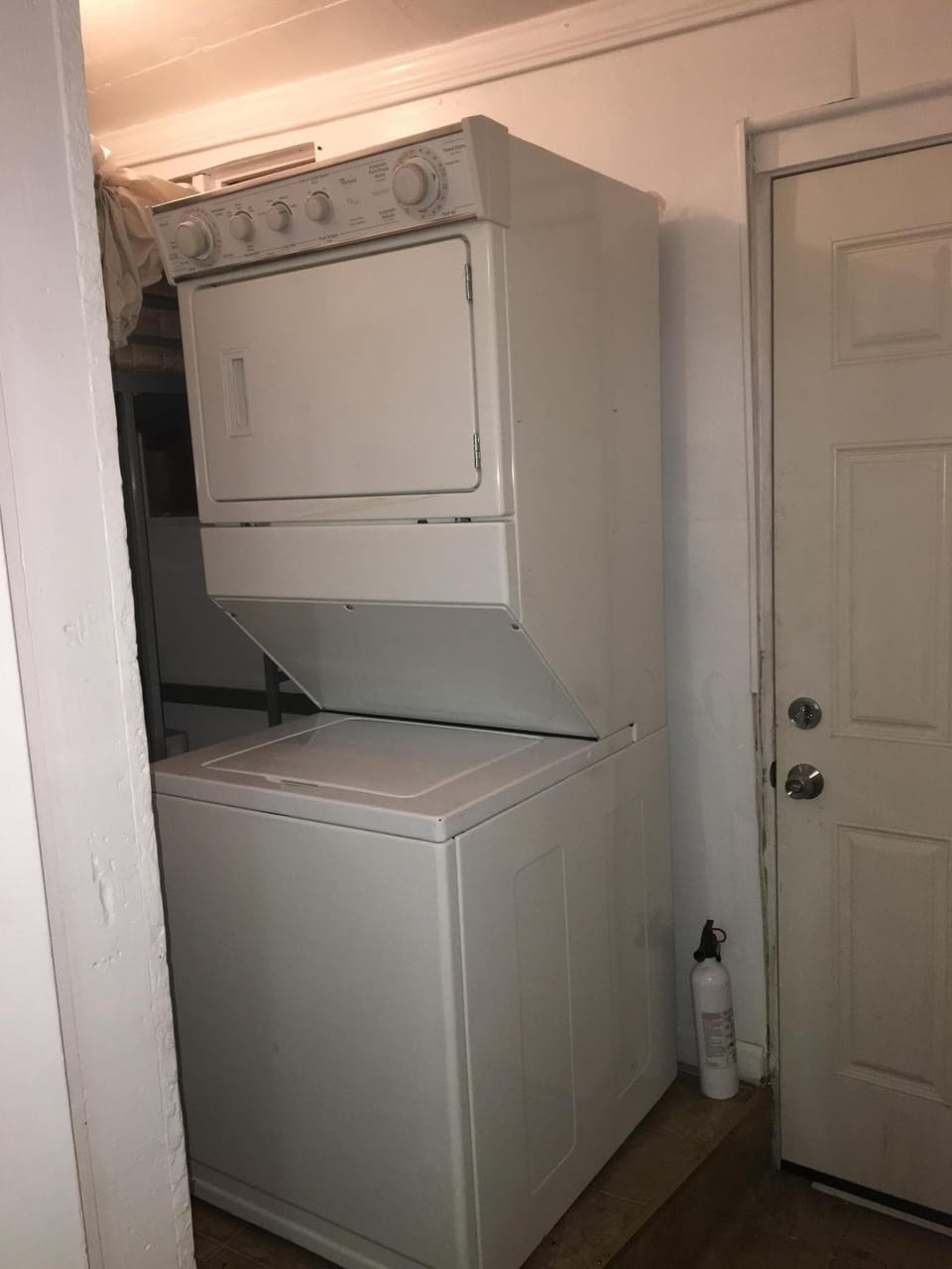 DTLA Oasis Private Bedroom with Exclusive Laundry - Steps to the Heartbeat of LA House in Echo Park