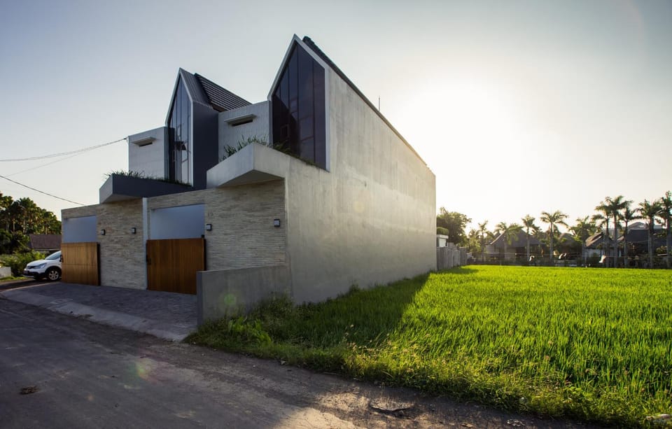 Property building, Day, Natural landscape, Garden, Garden view, Parking