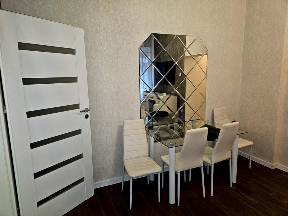 Communal lounge/ TV room, Coffee/tea facilities, Living room, Dining area, Meeting/conference room
